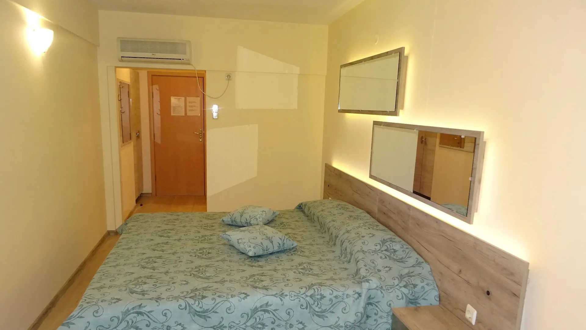 Victoria Hotel Varna 3*,  Bulgaria